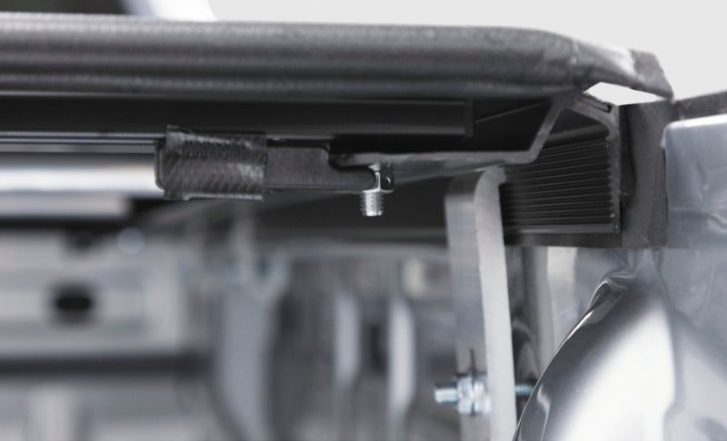 Access Vanish 17-19 Nissan Titan 5-1/2ft Bed (Clamps On w/ or w/o Utili-Track) Roll-Up Cover