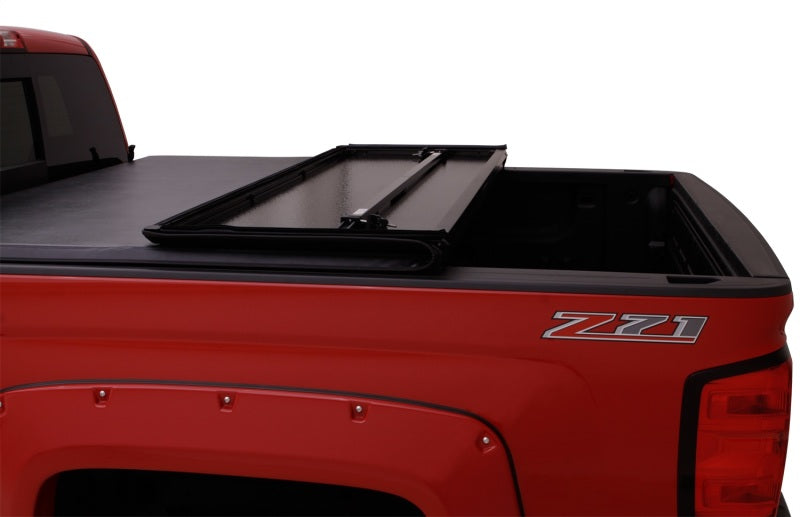 Lund 05-10 Dodge Dakota Fleetside (6.5ft. Bed) Hard Fold Tonneau Cover - Black