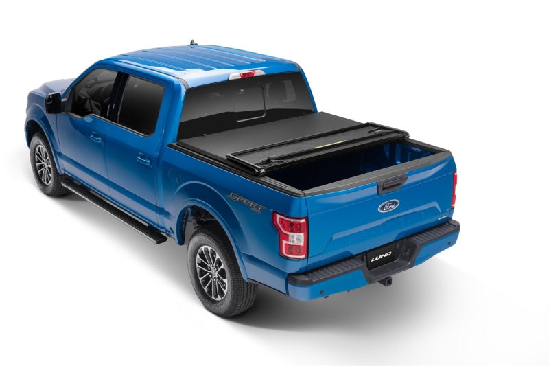 Lund 21-23 Ford F-150 (5.5ft. Bed) Hard Fold Tonneau Cover - Black