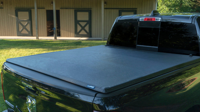 Lund 02-17 Dodge Ram 1500 (8ft. BedExcl. Beds w/Rambox) Genesis Tri-Fold Tonneau Cover - Black