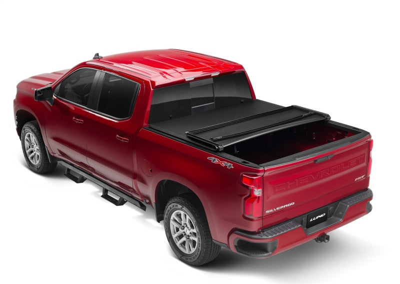 Lund 07-13 Chevy Silverado 1500 (5.5ft. Bed) Genesis Tri-Fold Tonneau Cover - Black